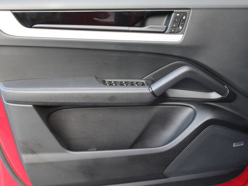 Certified 2024 Porsche Cayenne image 14