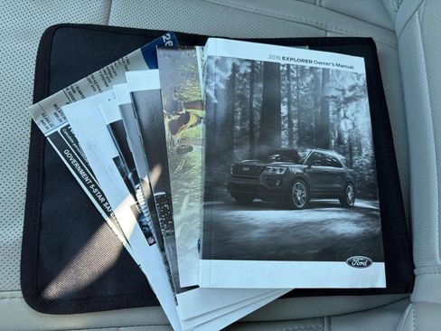 Used 2016 Ford Explorer Platinum image 29