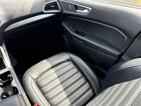 Used 2024 Ford Edge SEL image 16