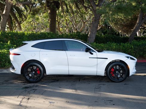 Used 2022 Aston Martin DBX image 26