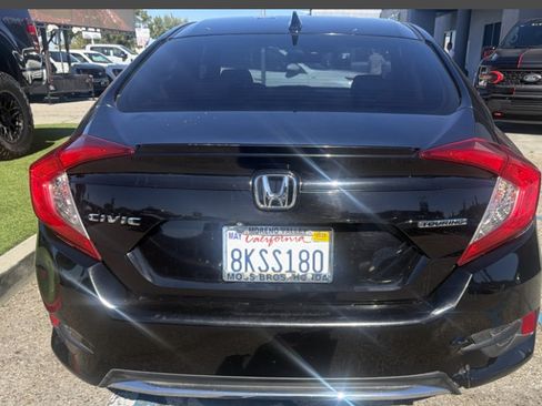 Used 2019 Honda Civic Touring image 4