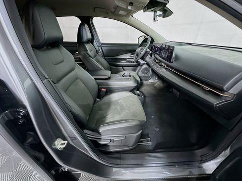 Used 2023 Nissan Ariya FWD image 32