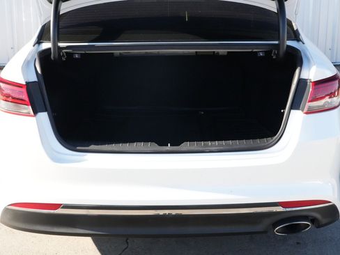 Used 2017 Kia Optima LX w/ Value Package image 9