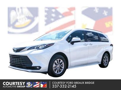 Used 2025 Toyota Sienna XLE