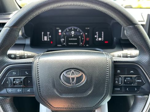 Used 2025 Toyota 4Runner SR5 AWD/4WD image 26