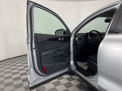 Used 2020 Kia Sorento LX w/ LX I4 Convenience Package image 16
