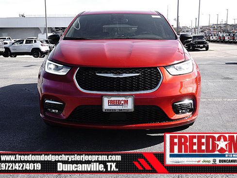 New 2026 Chrysler Pacifica Select image 8