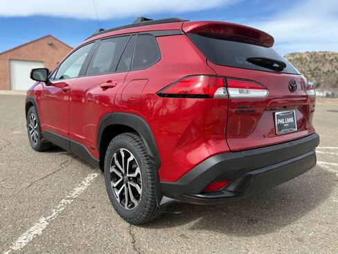 Used 2024 Toyota Corolla Cross SE image 4