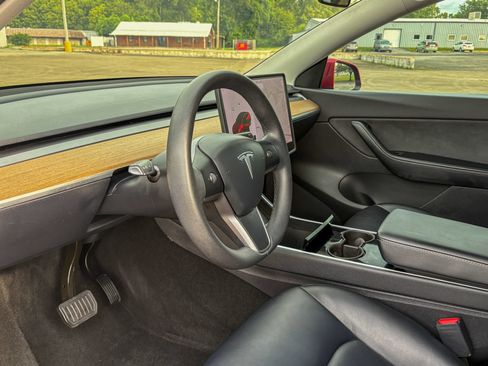 Used 2021 Tesla Model Y Long Range AWD/4WD image 17