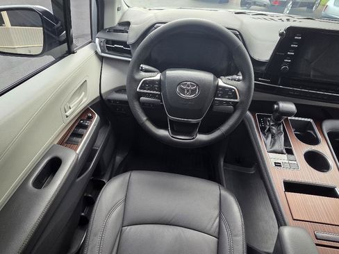 Used 2021 Toyota Sienna LE FWD image 20