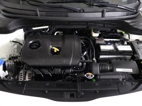 Used 2025 Kia Soul LX FWD image 18