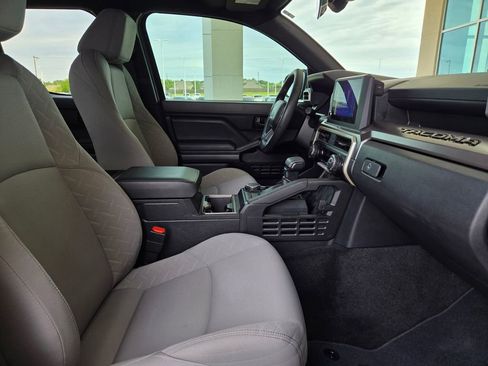 Used 2024 Toyota Tacoma SR5 AWD/4WD image 25