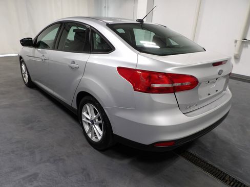 Used 2018 Ford Focus SE FWD image 6