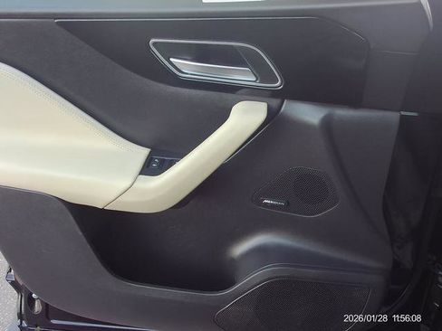 Used 2018 Jaguar F-PACE Premium image 15