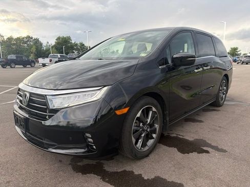 Used 2022 Honda Odyssey Elite image 2
