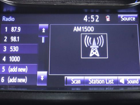 Used 2018 Toyota RAV4 LE AWD/4WD image 16
