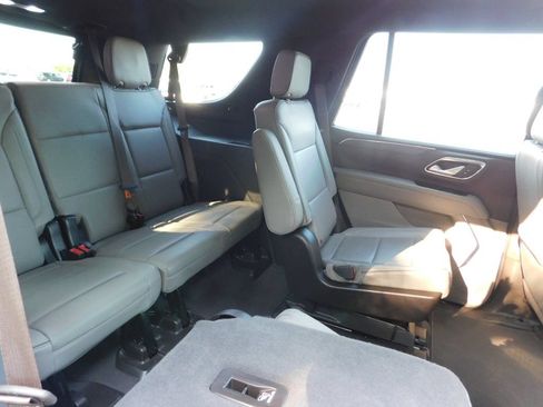 Used 2023 GMC Yukon SLT AWD/4WD image 4