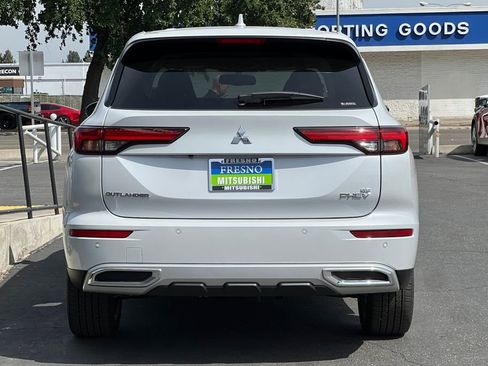 New 2025 Mitsubishi Outlander SE image 6
