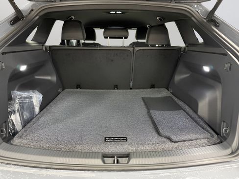 New 2026 Volkswagen Atlas Cross Sport SE FWD image 9