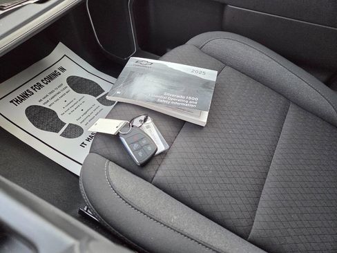 Used 2025 Chevrolet Silverado 1500 LT image 10