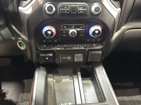 Used 2020 GMC Sierra 3500 Denali w/ Denali Ultimate Package AWD/4WD image 35