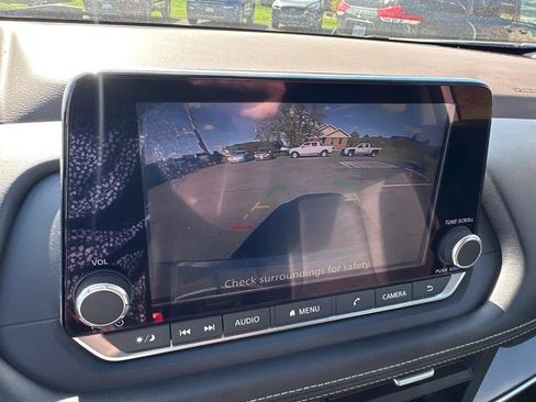 Used 2023 Nissan Rogue SV image 17