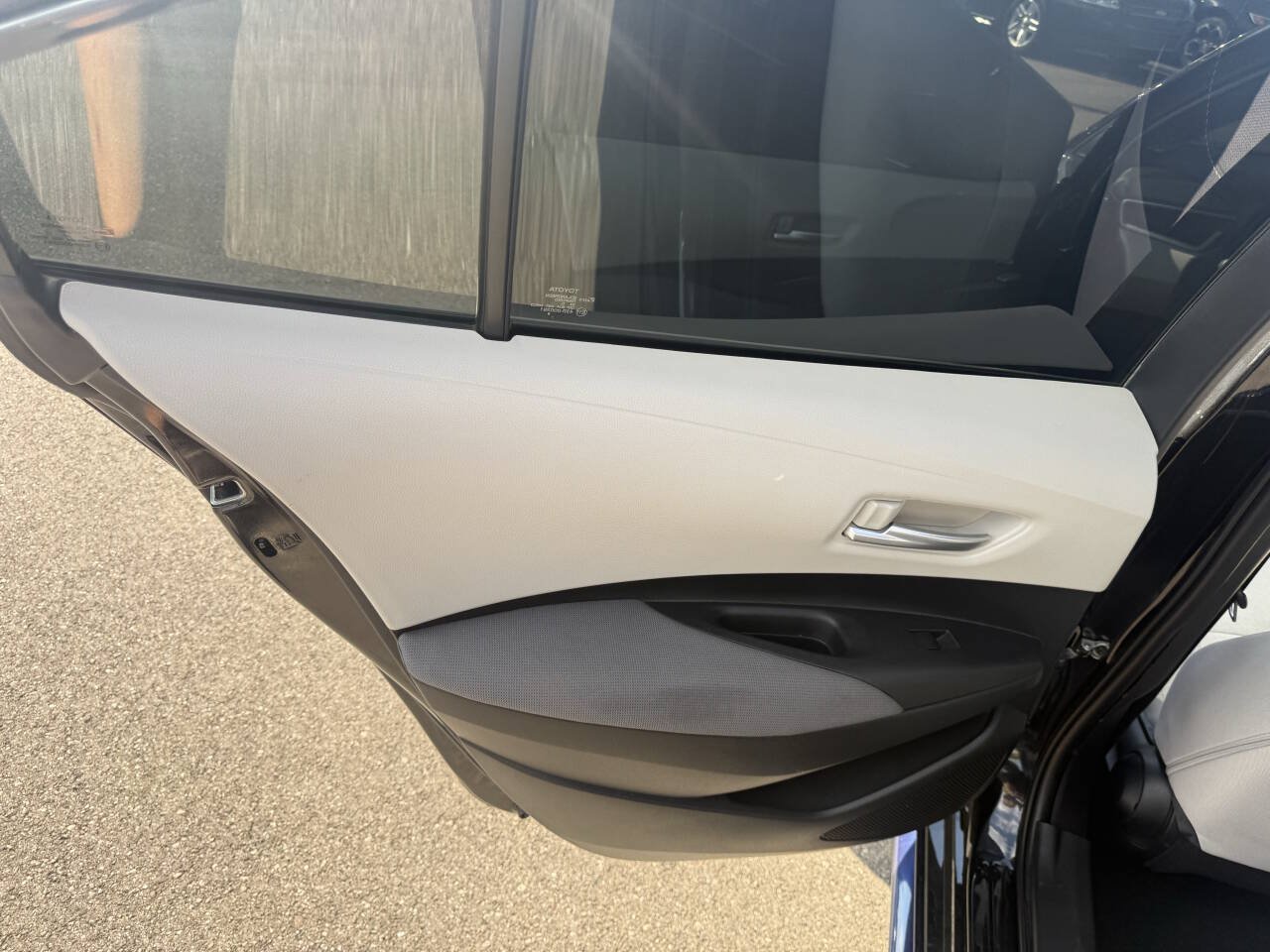 Used 2021 Toyota Corolla LE FWD image 19