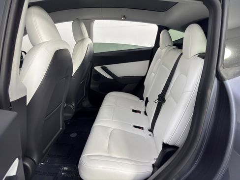 Used 2021 Tesla Model Y Long Range image 41
