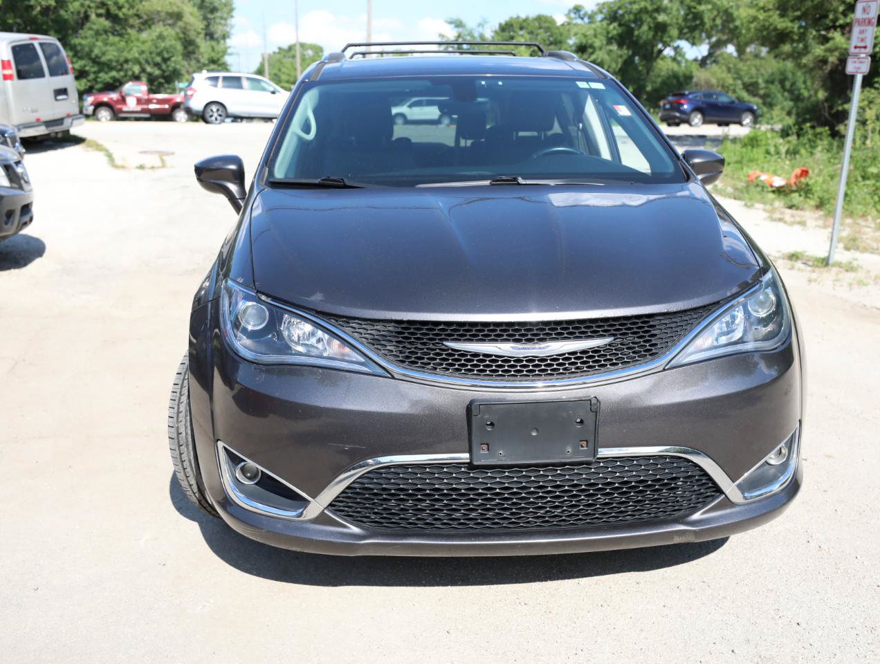 Used 2018 Chrysler Pacifica Touring-L Plus w/ Tire & Wheel Group FWD image 3
