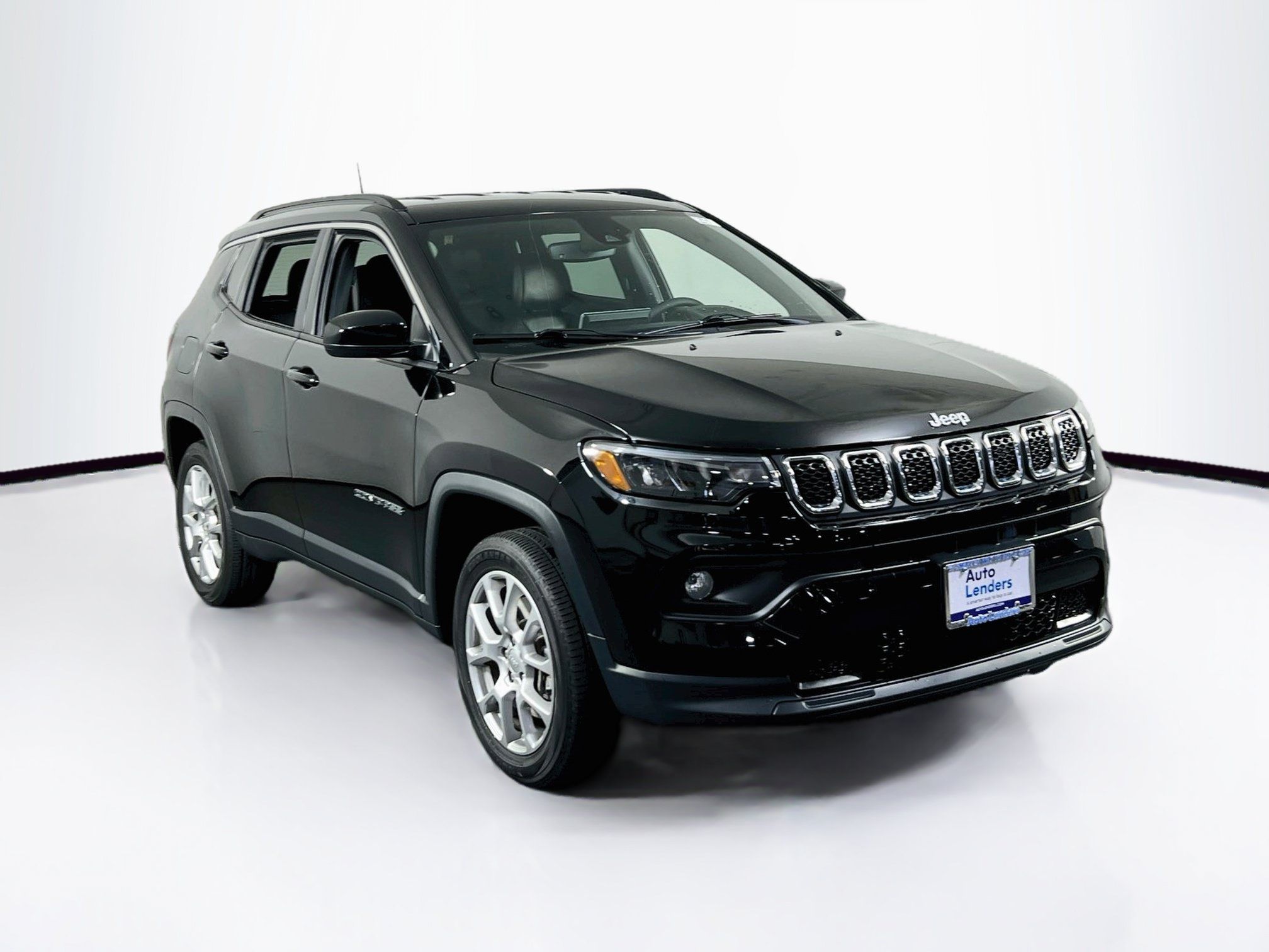 Used 2023 Jeep Compass Latitude AWD/4WD image 3