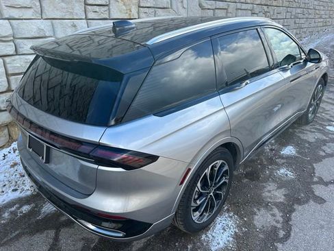 Certified 2025 Lincoln Nautilus Reserve image 5