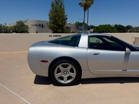 Used 1998 Chevrolet Corvette Coupe w/ Roof Pkg RWD image 27