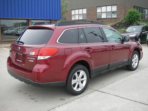Used 2014 Subaru Outback 2.5i Premium w/ Moonroof Package AWD/4WD image 5
