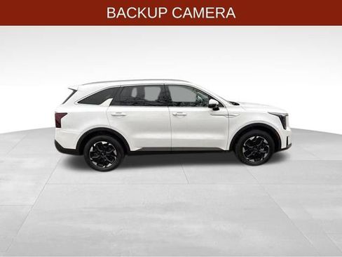 Used 2024 Kia Sorento S image 8