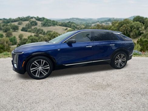 Used 2023 Cadillac Lyriq 2WD image 2