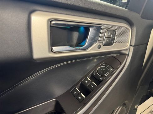 Used 2020 Ford Explorer Limited image 14