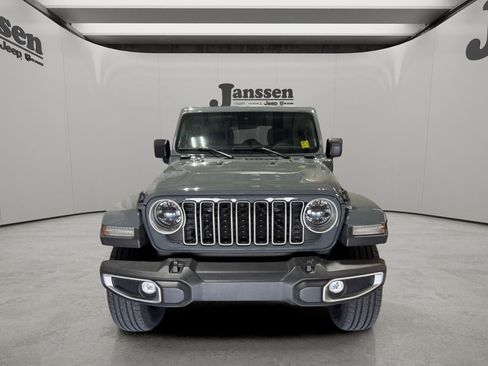 Used 2025 Jeep Wrangler Unlimited Sahara AWD/4WD image 7