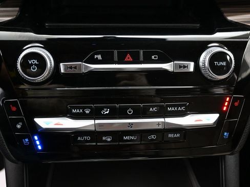 Used 2022 Ford Explorer Limited w/ Equipment Group 301A image 27