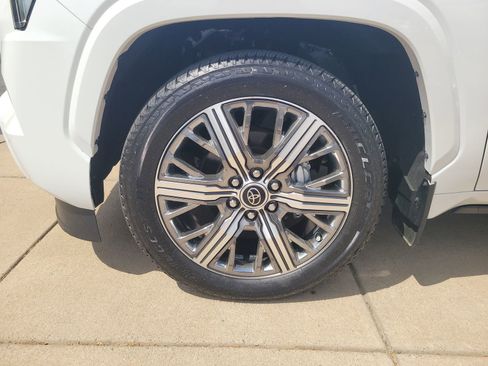 Used 2024 Toyota Sequoia Capstone AWD/4WD image 9