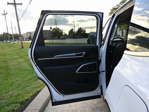 Used 2025 Kia Telluride SX image 24