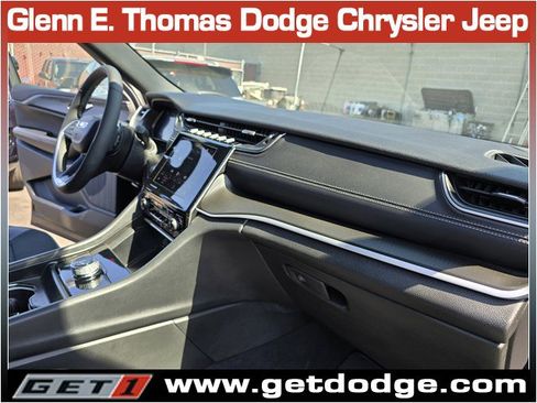 Certified 2025 Jeep Grand Cherokee Altitude AWD/4WD image 32