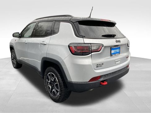 Used 2025 Jeep Compass Trailhawk w/ Trailhawk Elite Group image 23