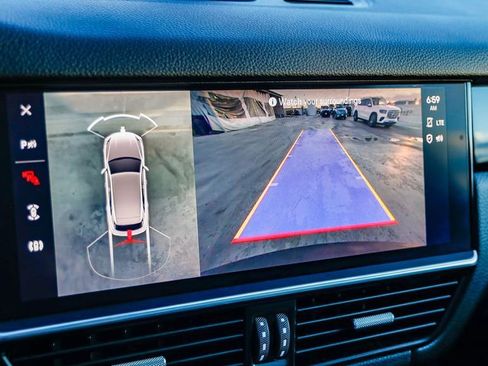 Used 2023 Porsche Cayenne Platinum Edition image 25