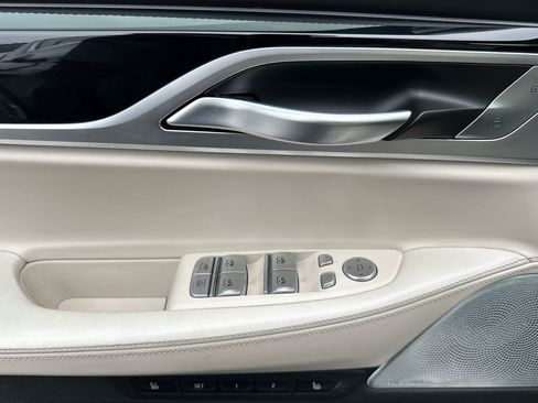 Used 2022 BMW ALPINA B7 xDrive w/ Luxury Rear Seating Package AWD/4WD image 10
