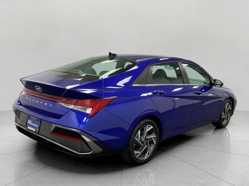 Certified 2025 Hyundai Elantra SEL FWD image 3