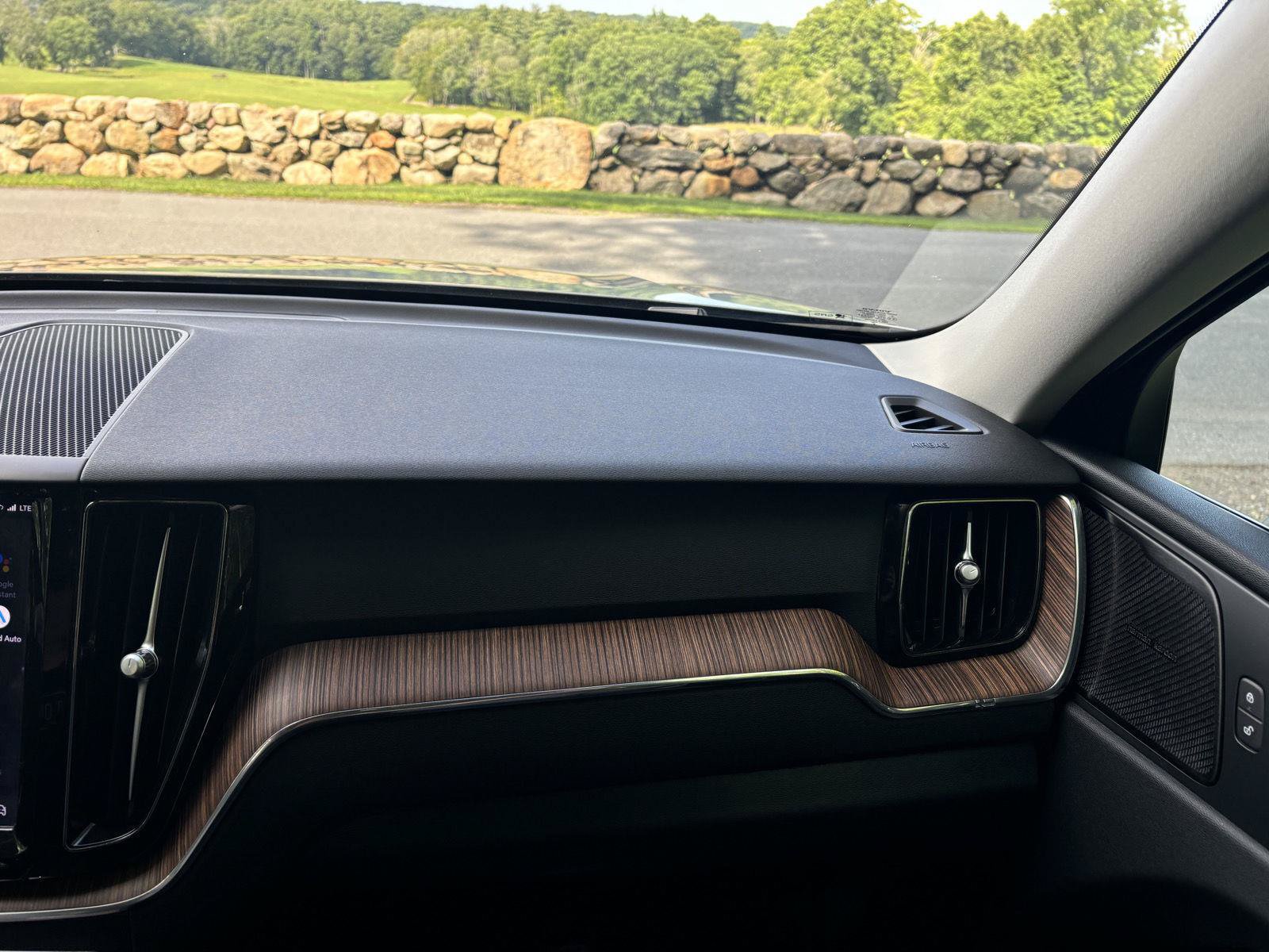 Used 2022 Volvo XC60 B5 Momentum w/ Climate Package AWD/4WD image 31