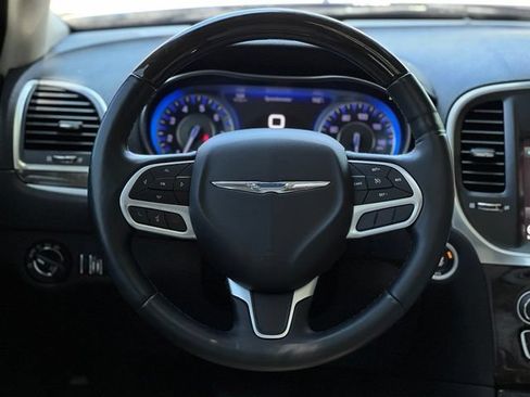 Used 2018 Chrysler 300 Limited AWD/4WD image 33