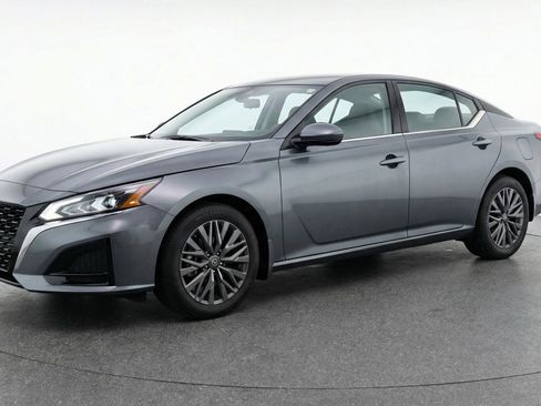 Used 2025 Nissan Altima 2.5 SV image 3