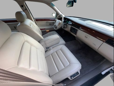 Used 1994 Cadillac De Ville Concours FWD image 37