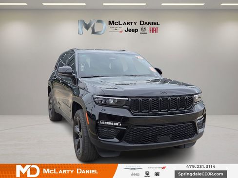 Used 2024 Jeep Grand Cherokee Limited w/ Black Appearance Package image 1